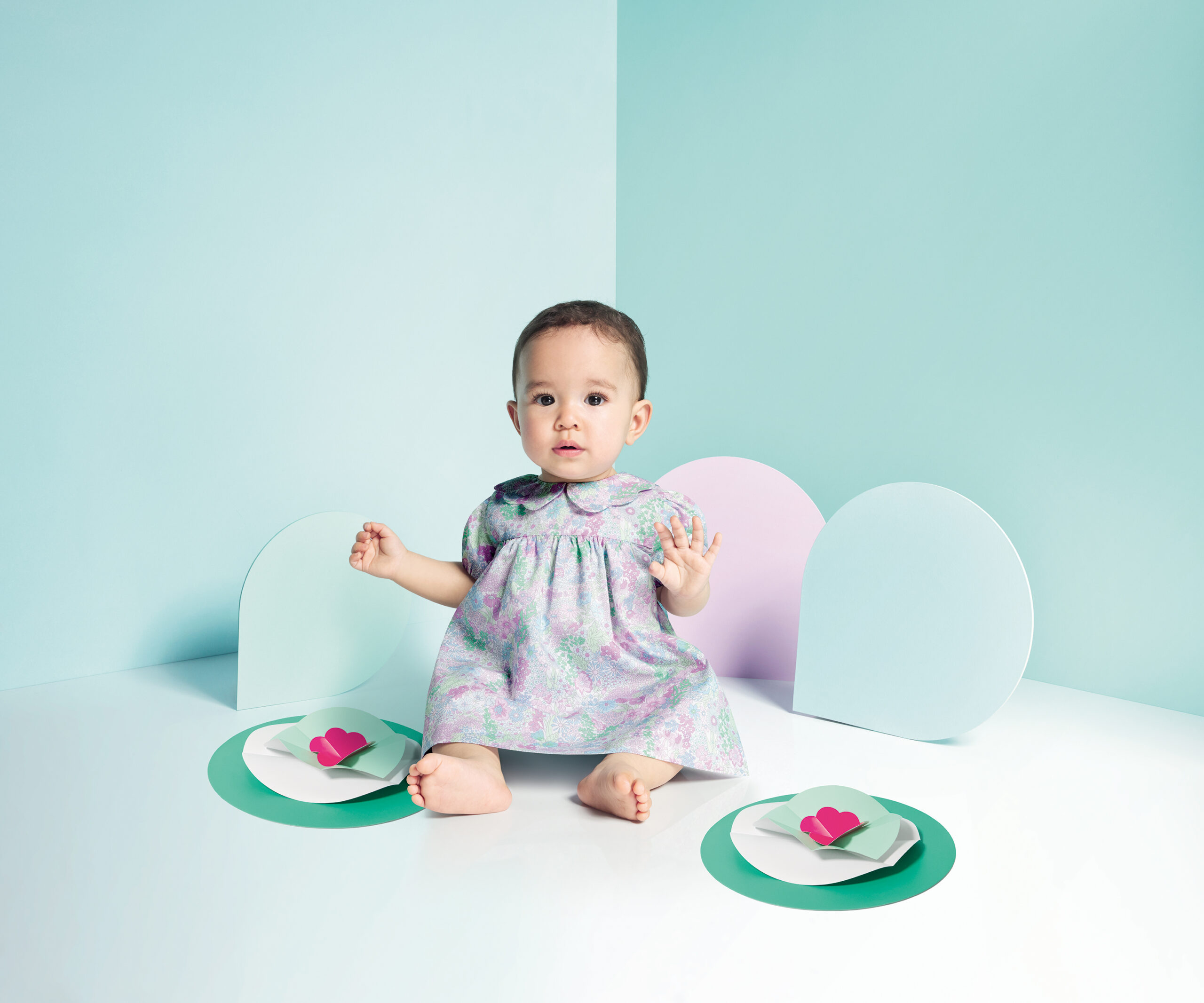 H23_GIVERNY_VITRINE_US_BEBE_TAYEN_265_RVB_300